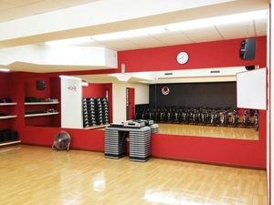 Sala de madera de 90 m2